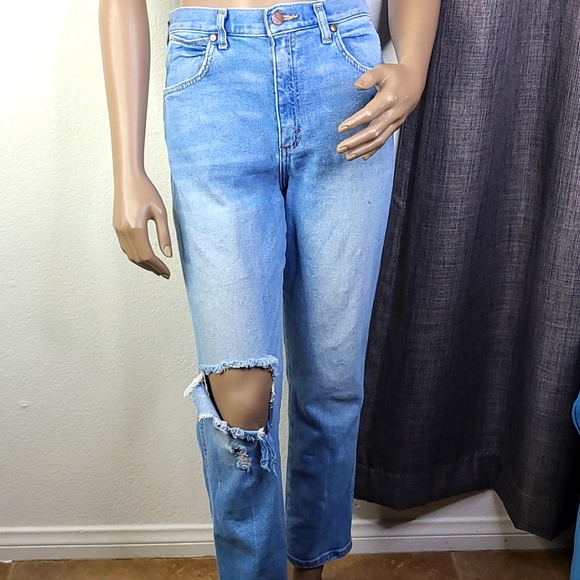 Wrangler Denim - Wrangler Denim Jeans Heritage Fit 28 x 27 High Rise Light Wash Trendy Fashion